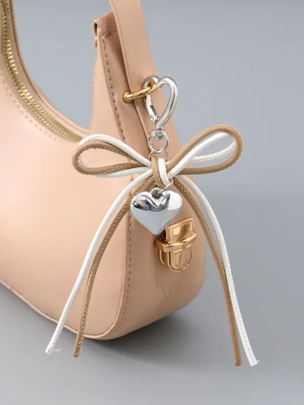 Брелок на карабине "Двойной бант с сердцем" бежево-белый 14х9х1,5 см