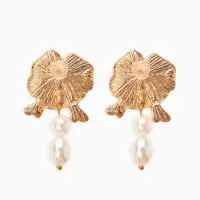 Серьги "Цветок кувшинки", цвет белый в золоте Серьги "Цветок кувшинки", цвет белый в золоте