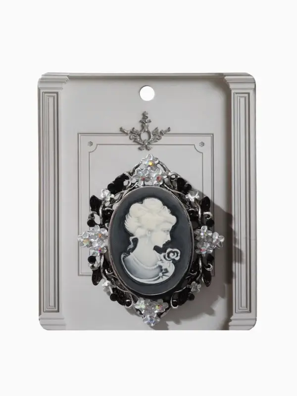 Брошь &laquo;Камея&raquo;, в цветах, чёрно-белая в чернёном серебре