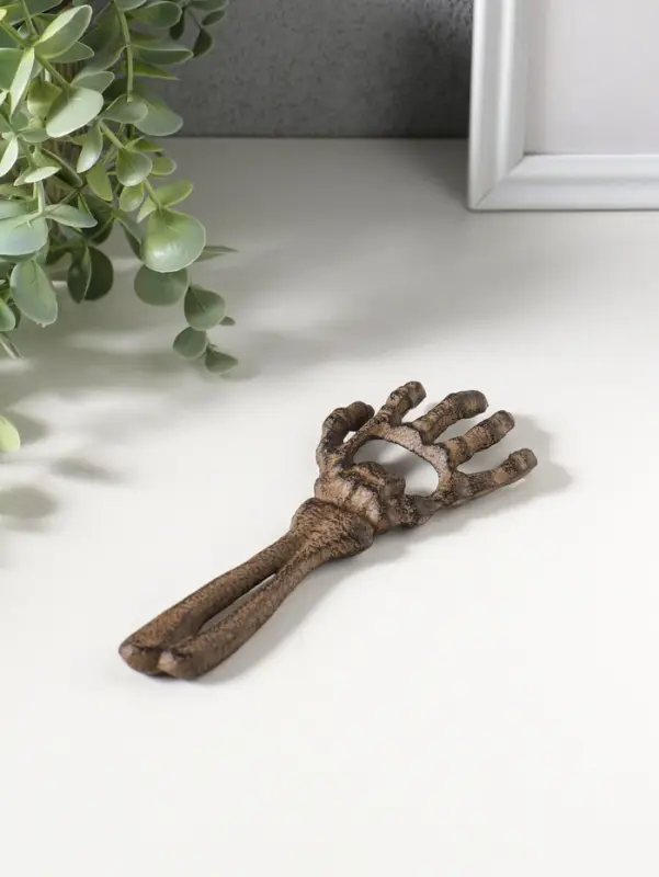 Сувенир чугун открывашка "Костлявая рука" 16,5х6,8х1,5 см