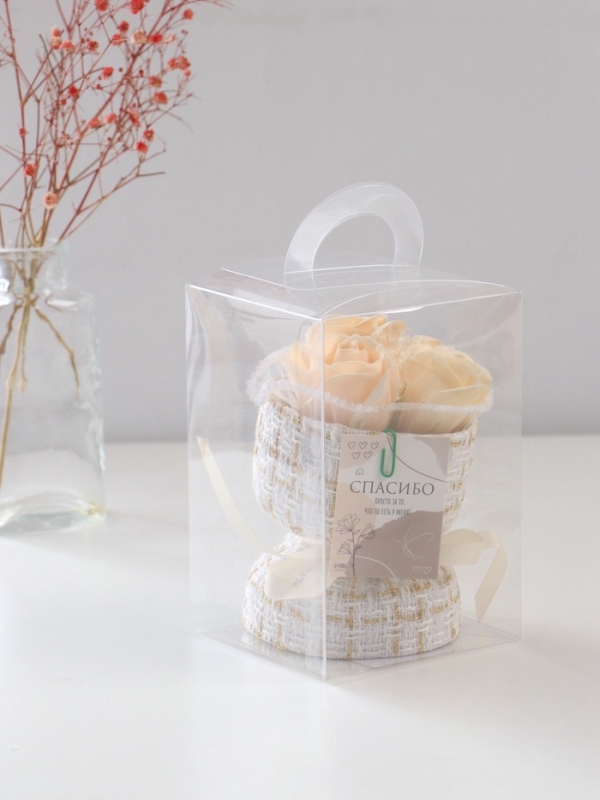 Букет из мыльных лепестков Букет из мыльных лепестков "Три розы с открыткой в коробке" кремовый 10,6х10,6х17 см