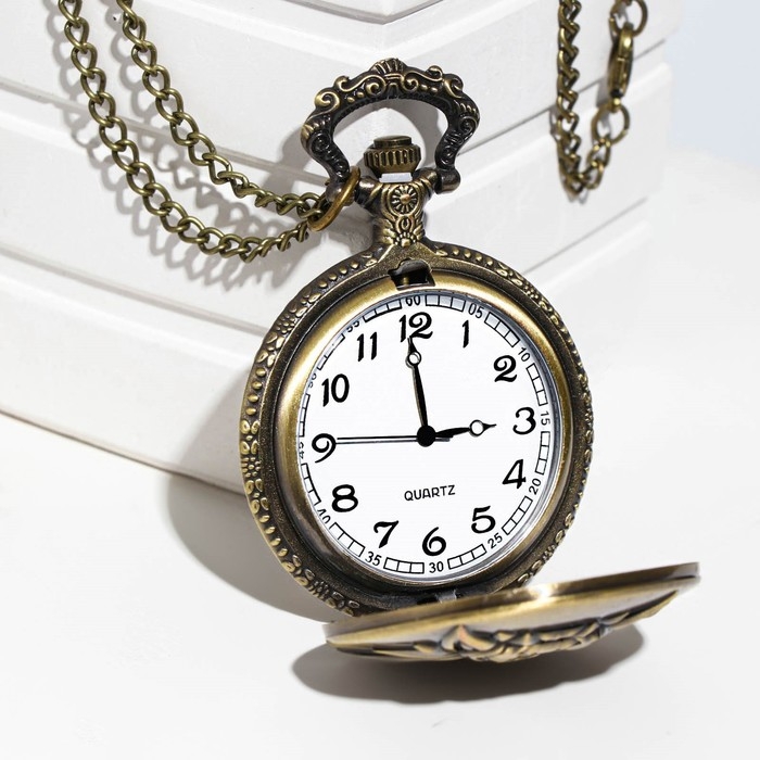 Часы карманные Часы карманные "Волчий оскал", кварцевые, 5.5 х 4.5 см, d циферблата-4 см