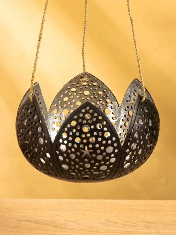 Подсвечник подвесной из кокоса «Бутон», 14×14×10 см, чёрно-серебристый