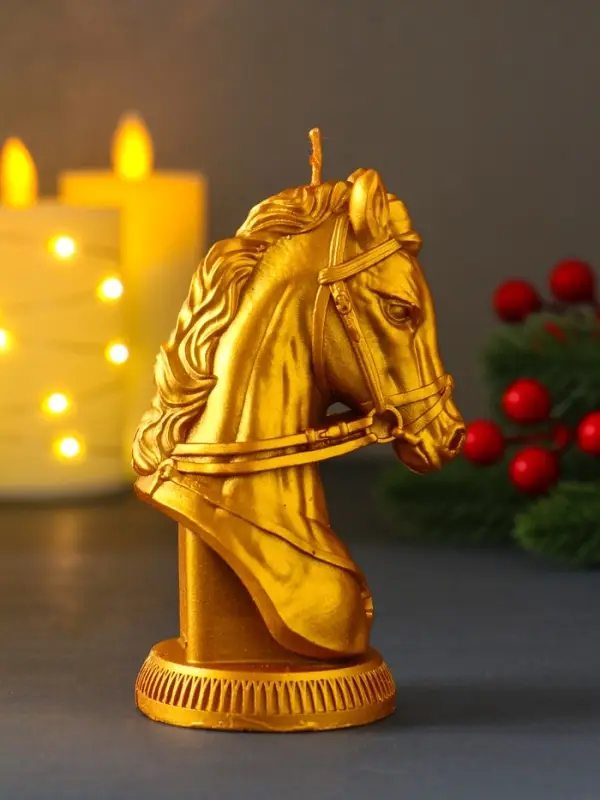 Декоративная свеча "Бюст лошади" (золото), 131 г