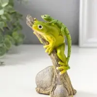 Сувенир полистоун "Лягушонок на дереве с ящерицей на спине" 12,5 см