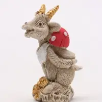 Фигурка декоративная &laquo;Козел с мухомором&raquo;, 6&times;4&times;3 см, слоновая кость