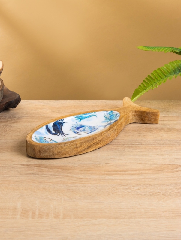 Блюдо в форме рыбки Блюдо в форме рыбки "Крабы" дерево манго 25,5х10х2 см