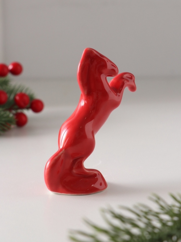 Статуэтка фарфоровая Статуэтка фарфоровая "Конь красный", /цветная глазурь/, 9 см