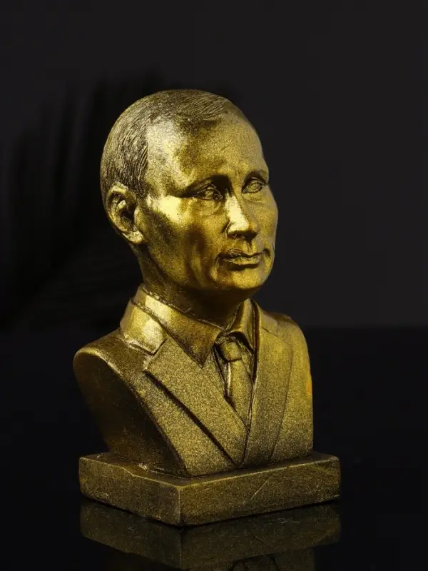 Бюст В.В. Путин, 9х7х5 см, золото Бюст В.В. Путин, 9х7х5 см, золото