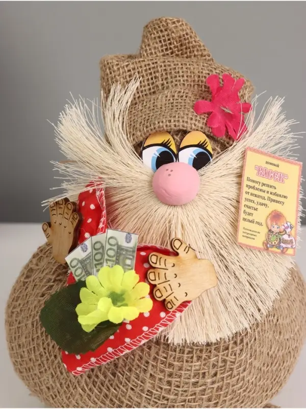 Фигурка - оберег &laquo;Домовой. Васек на мешковине, с красным мешком&raquo;, 26&times;21&times;21 см