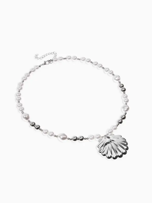 Колье на жемчужных бусах &laquo;Ракушка&raquo;, L=55 см, белый в серебре