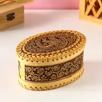 Шкатулка овальная "Маленькая Белочка", 14х9х6см, береста