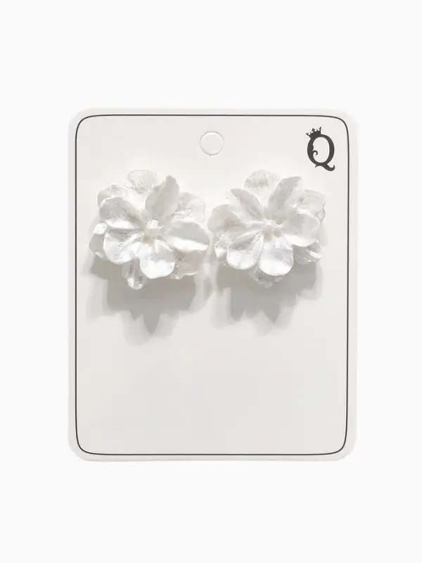 Серьги пластик &laquo;Распустившийся бутон&raquo;, сияние, белые