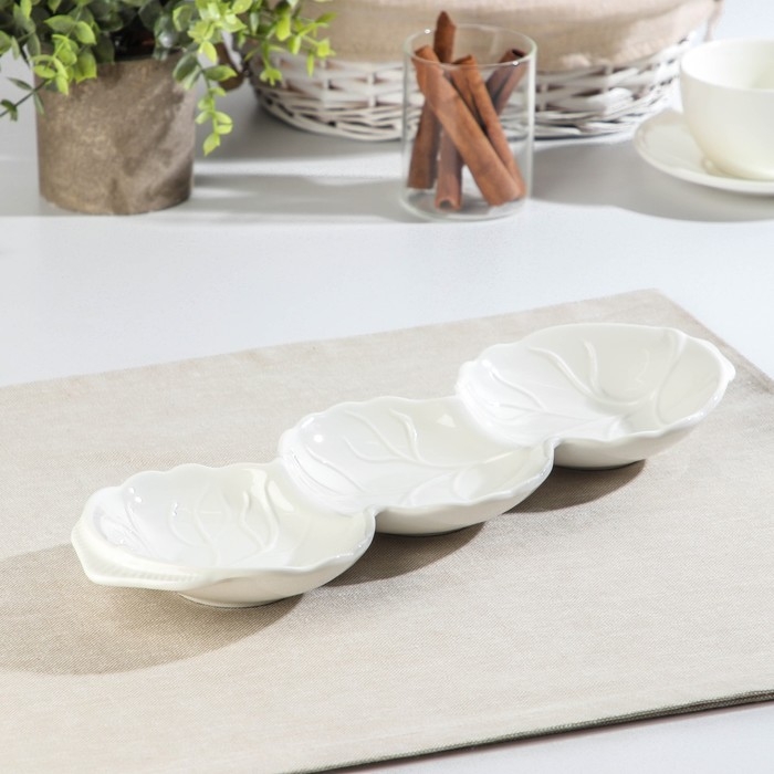 Менажница керамическая 3 ячейки «Лист», 40×12×4 см, цвет белый Менажница керамическая 3 ячейки «Лист», 40×12×4 см, цвет белый