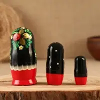 Матрёшка «Земляничка», жёлтое платье, 3 кукольная, 10 см