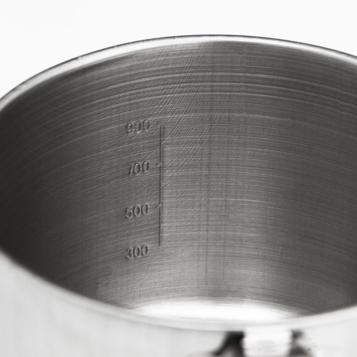 Ковш из нержавеющей стали «Базис», 950 мл, d=14 см, с мерной шкалой, металлическая ручка Ковш из нержавеющей стали «Базис», 950 мл, d=14 см, с мерной шкалой, металлическая ручка