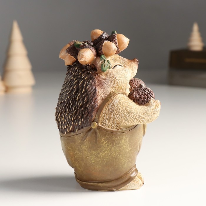 Сувенир полистоун  Сувенир полистоун "Ёжик с жёлудями, в веночке из жёлудей" 8х9х12,5 см