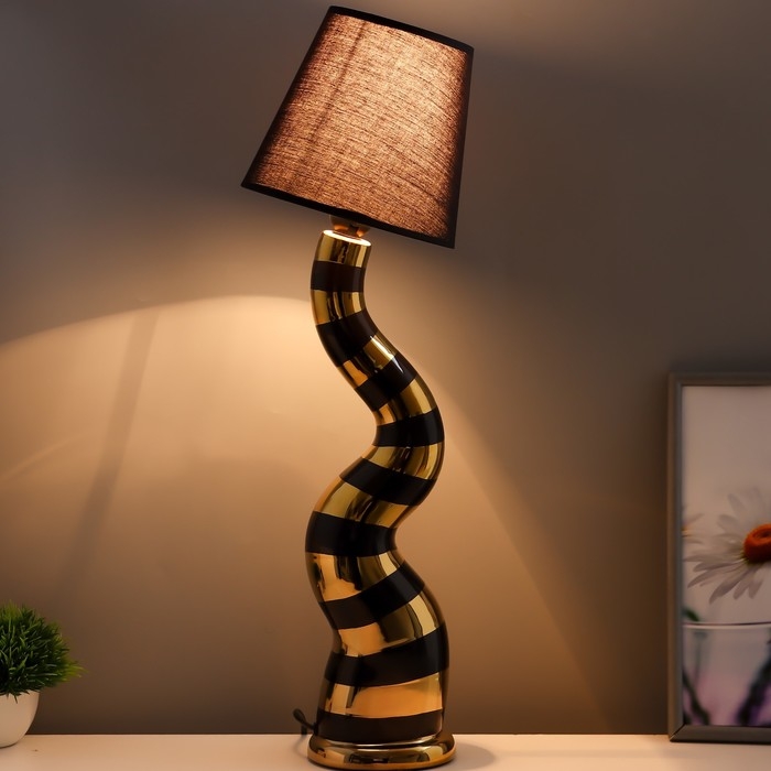 Настольная лампа Настольная лампа "Кэмерон" Е27 40Вт черно-золотой 12,5х12,5х49 см RISALUX