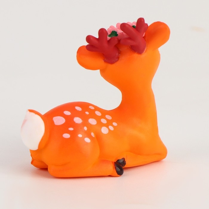 Миниатюра кукольная «Олень с цветами»