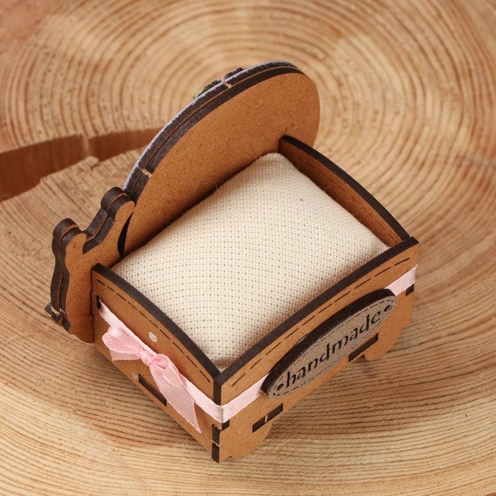 Игольница Игольница "Улитка" 8,5х6х7, дуб, сиреневый, дерево