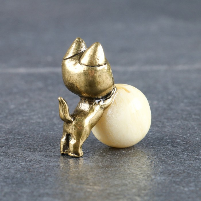 Сувенир Сувенир "Котик", латунь, янтарная смола, 2,9х1,5х2,0 см