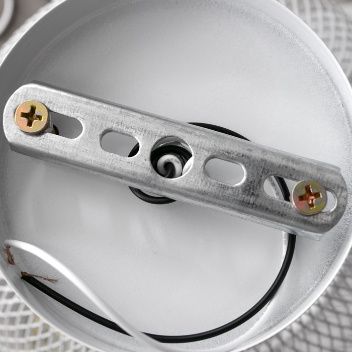 Люстра  Люстра "Нола" 1х60Вт E27 белый 16х16х18 см BayerLux