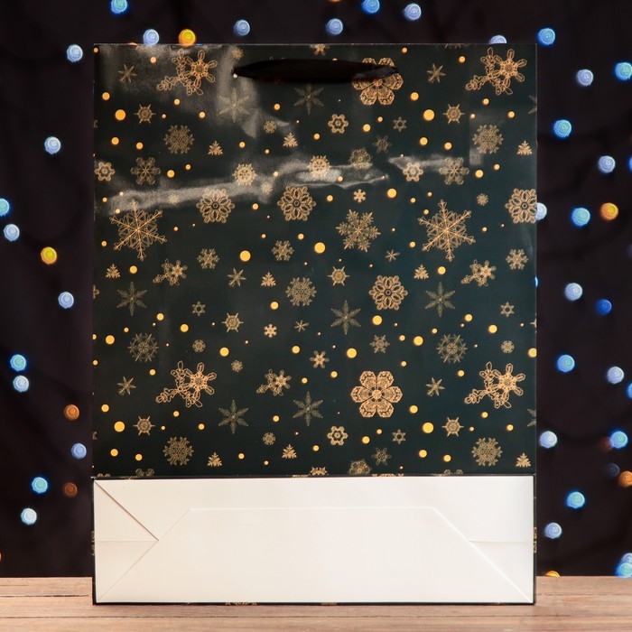 Новый год. Пакет ламинированный вертикальный Новый год. Пакет ламинированный вертикальный "Снежинки",33 х 42 х 10 см.