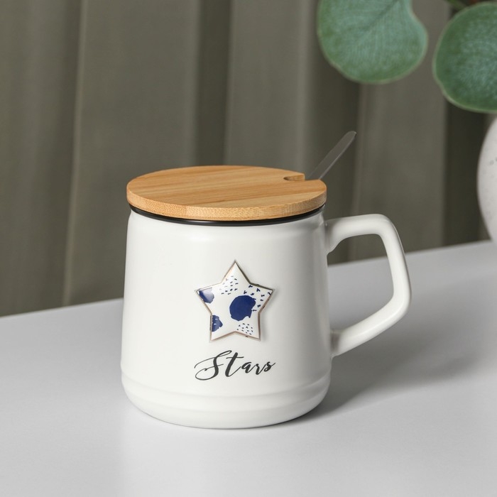 Кружка керамическая с крышкой и ложкой «Звезда», 350 мл, цвет белый Кружка керамическая с крышкой и ложкой «Звезда», 350 мл, цвет белый
