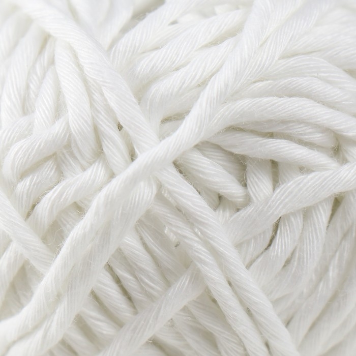Пряжа светящаяся 100% лавсан "Сияй" 50 гр 50 м белая