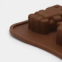 Форма для шоколада Доляна &laquo;Роботы&raquo;, силикон, 21&times;11&times;1.5 см, 12 ячеек, коричневая