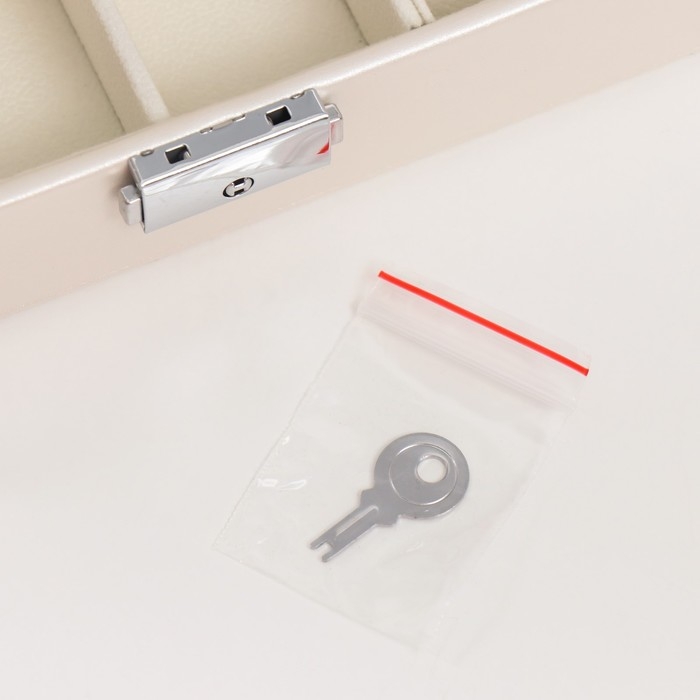 Шкатулка кожзам для украшений  Шкатулка кожзам для украшений "Белая матовая" 6,5х12,6х21 см