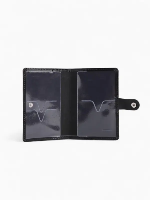 Обложка для паспорта на кнопке, натуральная кожа, чёрная