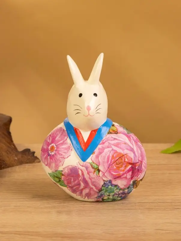 Сувенир дерево "Кролик в халате" светлый, 10х6х12 см