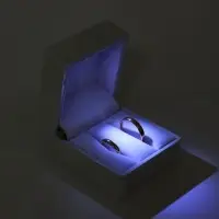 Футляр с подсветкой для 2 колец "Романтика",6*6*5 см, цвет белый Футляр с подсветкой для 2 колец "Романтика",6*6*5 см, цвет белый