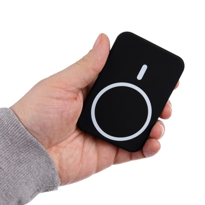 Внешний аккумулятор CRR-32, 3000 мАч, 5 W, с функцией MagSafe, Lightning, чёрный Внешний аккумулятор CRR-32, 3000 мАч, 5 W, с функцией MagSafe, Lightning, чёрный