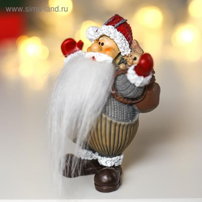 Сувенир полистоун Сувенир полистоун "Дед Мороз в комбинезоне с медвежонком" 8х6,7х4,7 см