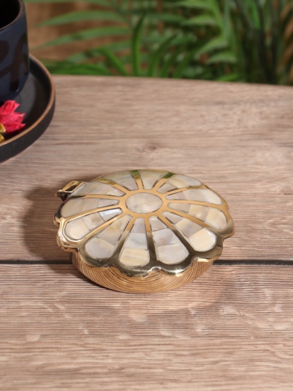 Шкатулка Шкатулка "Дэйзи" латунь с перламутром 11,5х12х3,5 см