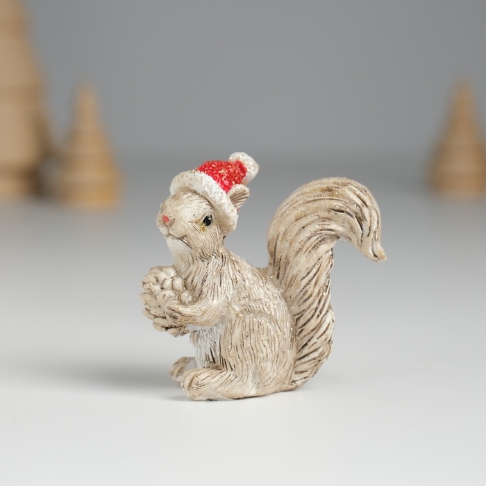 Сувенир полистоун  Сувенир полистоун "Белочка в красной шапочке" МИКС 5х7,7х4,5 см