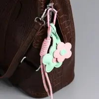 Брелок на карабине кожзам, текстиль "Цветочки" мятно-розовый, с узлом 25х7х1,5 см