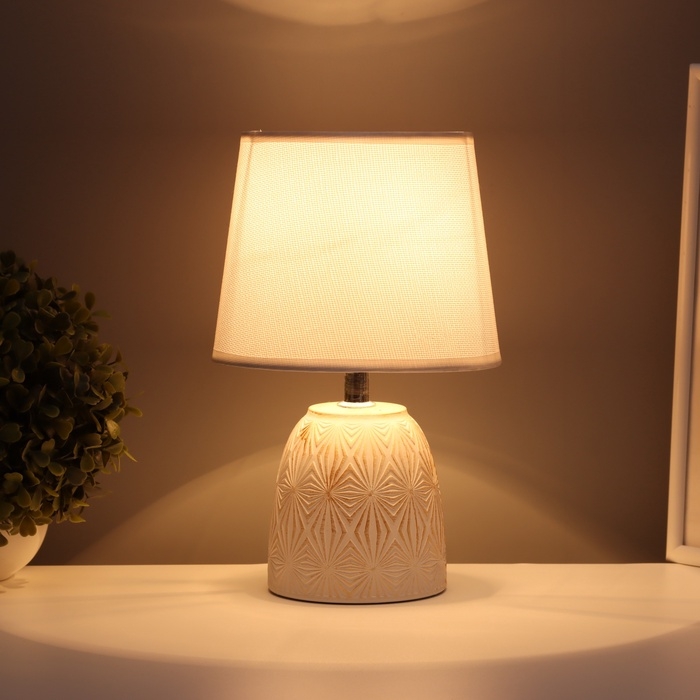 Лампа настольная Лампа настольная "Калейдоскоп" 1х40Вт Е14 белый 20х20х34см