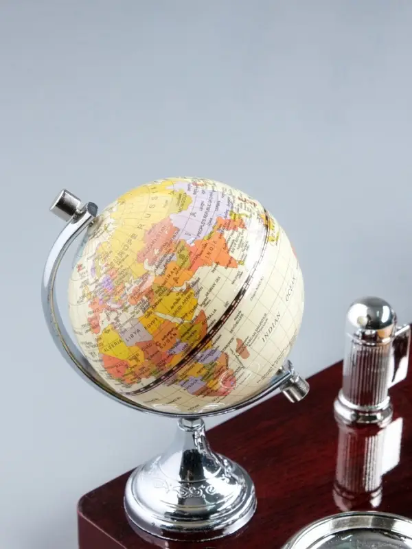 Набор настольный, органайзер 7 в 1, часы, лок для бумаги, визитница, глобус, подставка для печати, карандашница, 40&times;20&times;17, МИКС