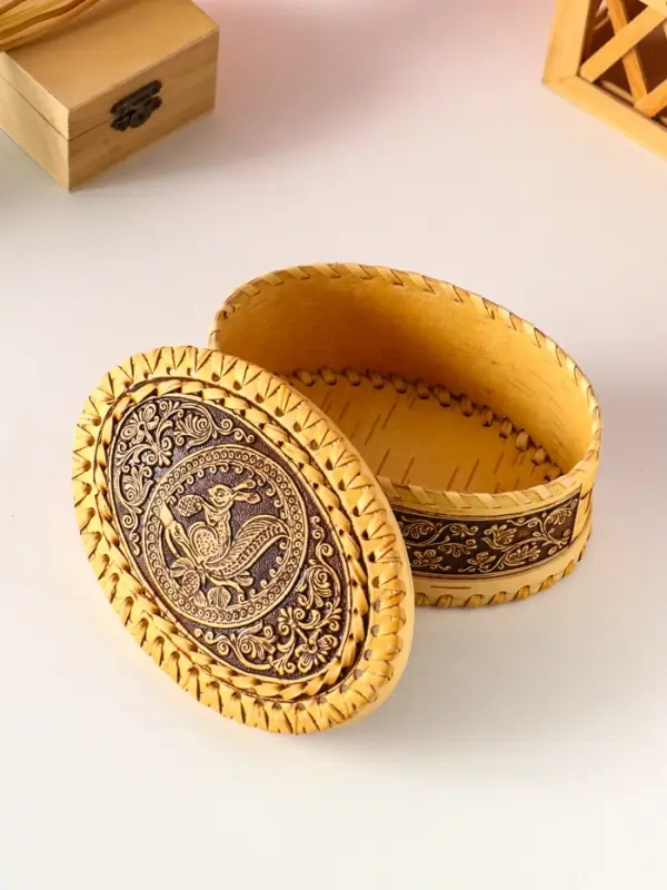 Шкатулка овальная  Шкатулка овальная "Маленькая Белочка", 14х9х6см, береста