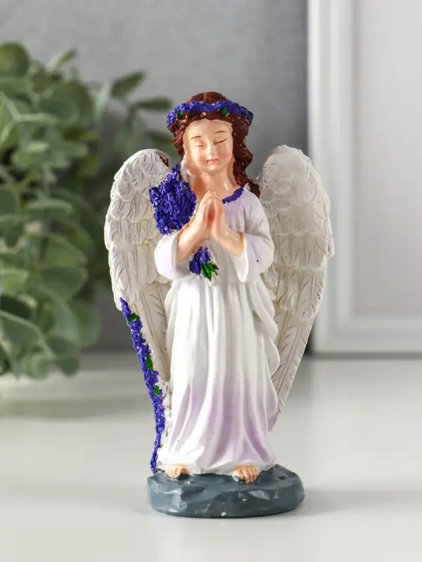 Сувенир полистоун "Девочка-ангел с букетом лаванды - молитва" фиолет 7,7х4х12,5 см