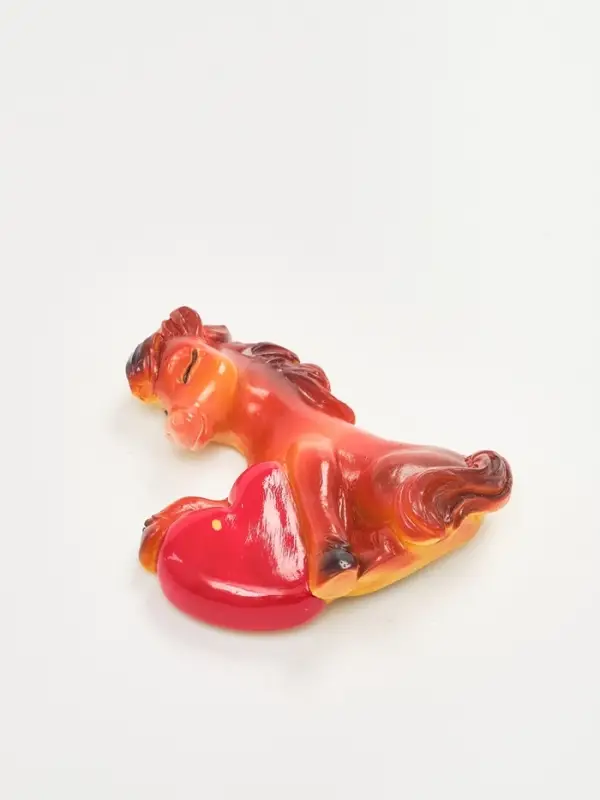 Магнит новогодний на холодильник «Лошадь с сердем», 5.5 х 5.2 см