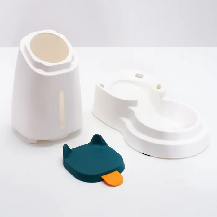 Автокормушка 3,8 л, нескользящие ножки, белая Автокормушка 3,8 л, нескользящие ножки, белая