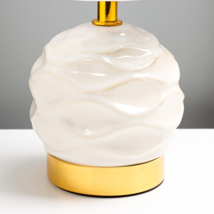 Настольная лампа Настольная лампа "Бирибила" E14 40Вт белый 13х13х26,5 см RISALUX