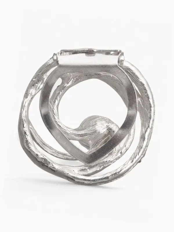 Зажим для платка &laquo;Жемчужный завиток&raquo;, белый в матовом серебре