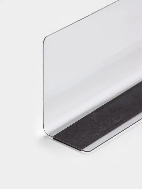 Пластиковый разделитель высотой 6 см, с клейким основанием, L=35 см