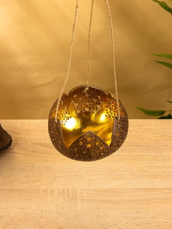 Подсвечник подвесной из кокоса «Бутон», 14×14×10 см, коричнево-золотой