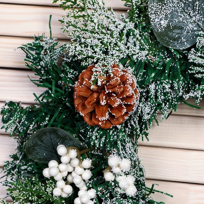 Венок новогодний d- 30 см  Венок новогодний d- 30 см "Уютная сказка" ягоды в снегу шишки